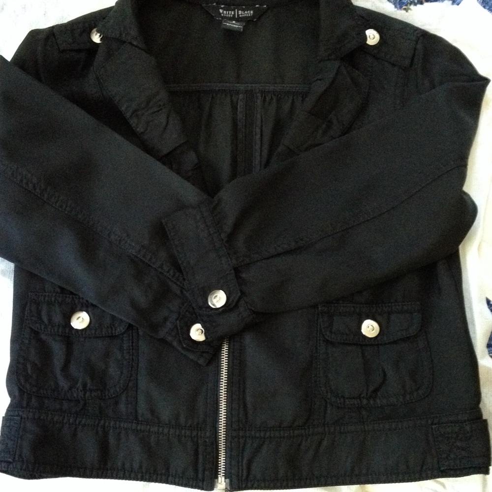 The Perfect Light Weight Jacket🌷 - Picture 2 of 3